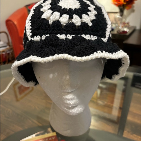 Handmade crochet hat - Picture 1 of 3